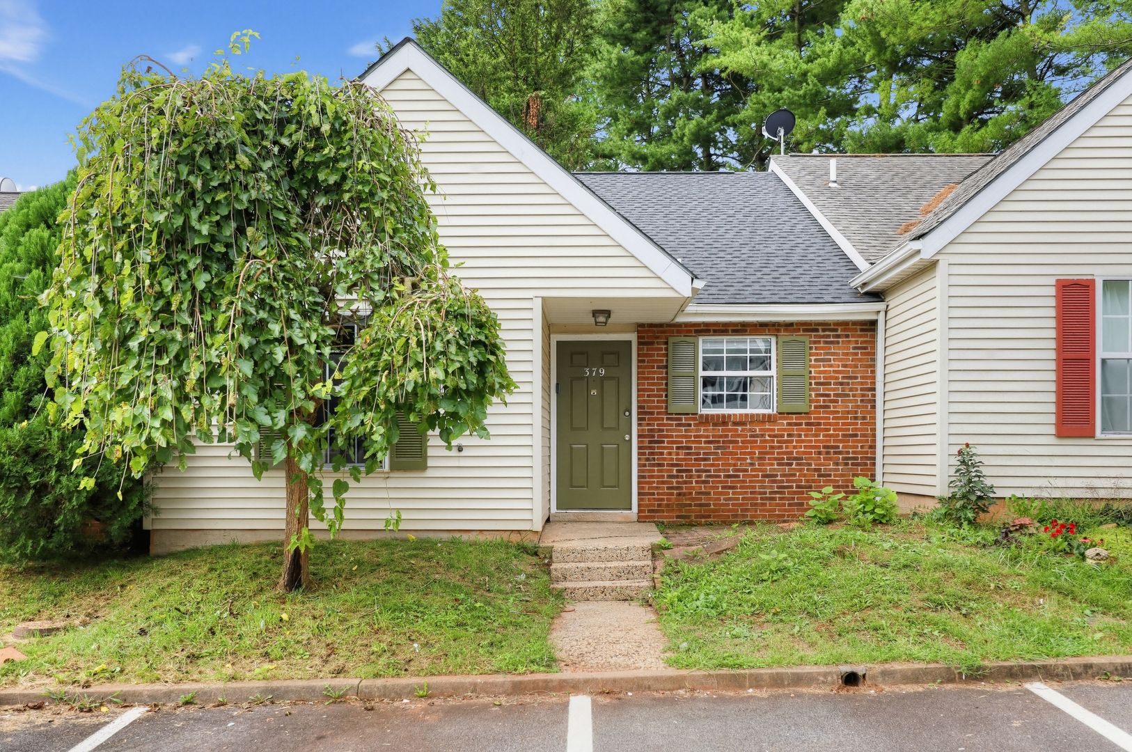 Culpeper House: 379 Lafayette Dr