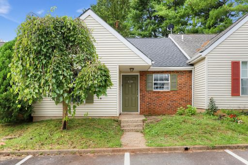 Newley renovated townhouse in Culpeper – photo 1