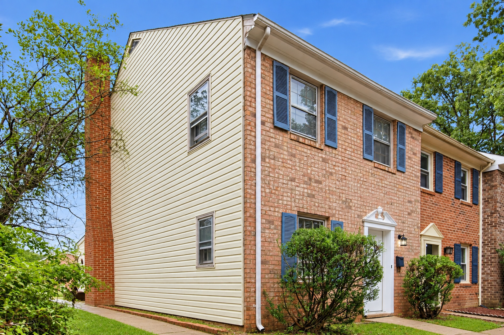 Fredericksburg House: 301 Olde Greenwich Dr