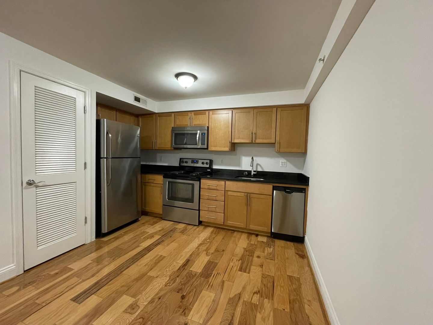Washington Apartment: 1319 Park Rd NW