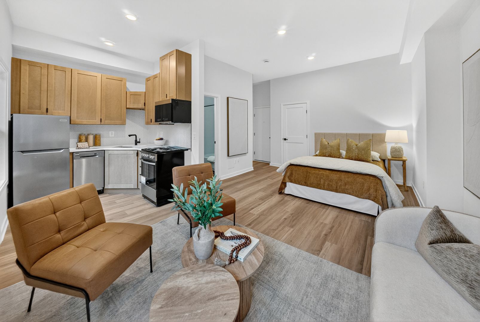 Washington Apartment: 709 Massachusetts Ave NE