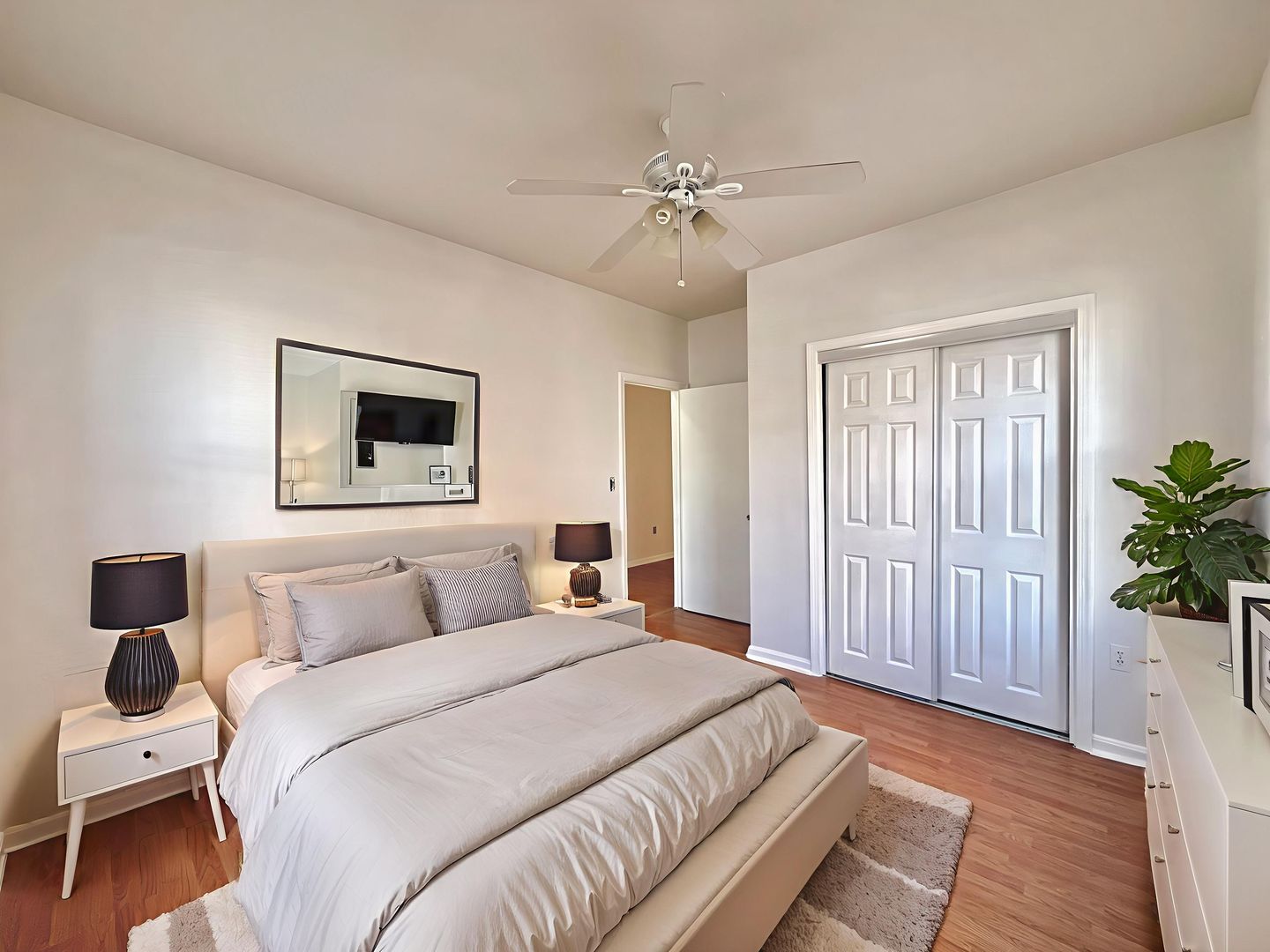 Washington Apartment: 5524 8th St NW