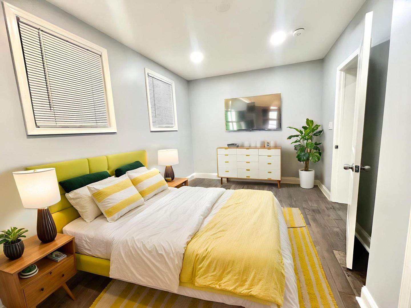 Washington Apartment: 1222 Missouri Ave NW