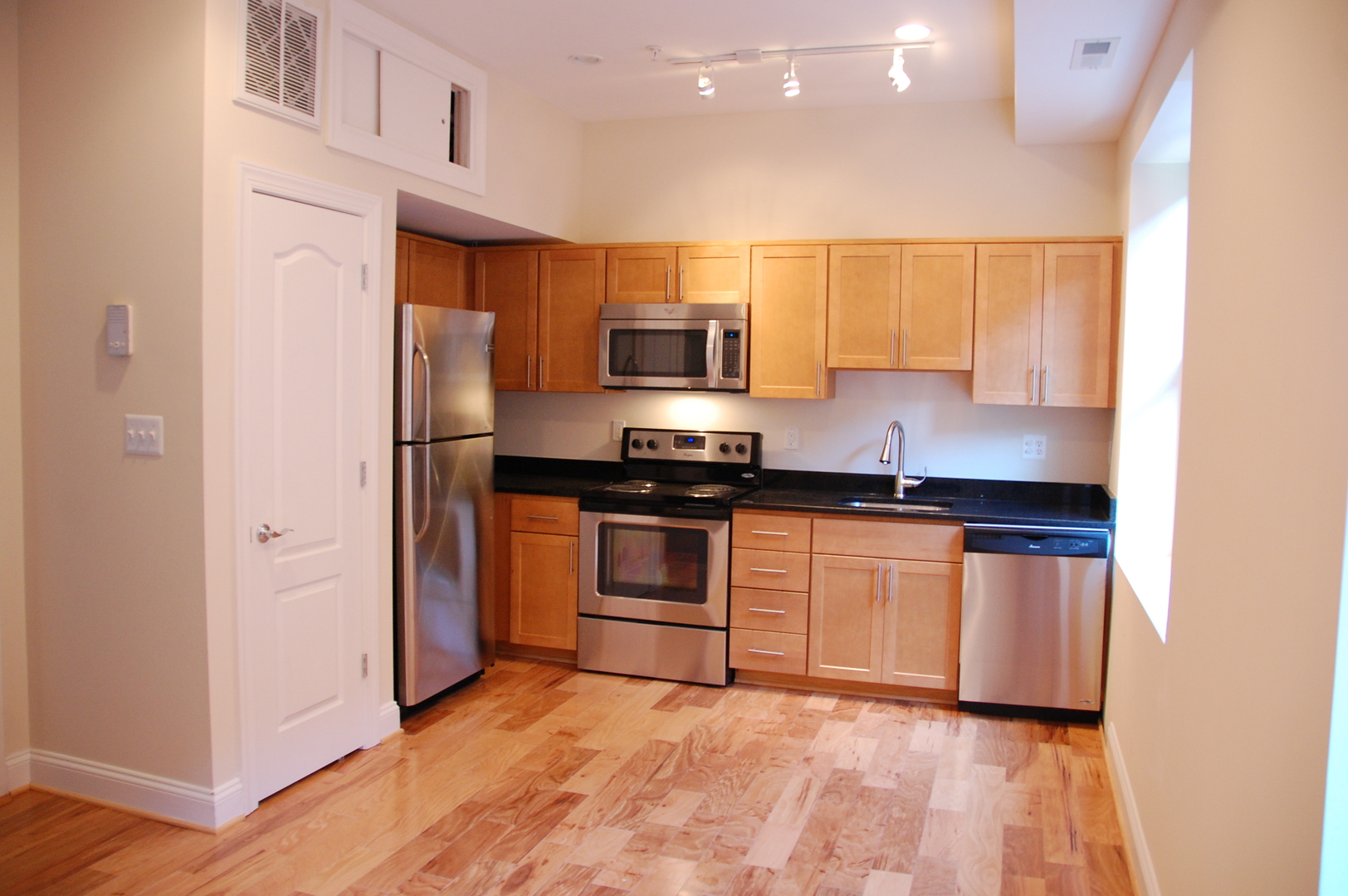 Washington Apartment: 1319 Park Rd NW