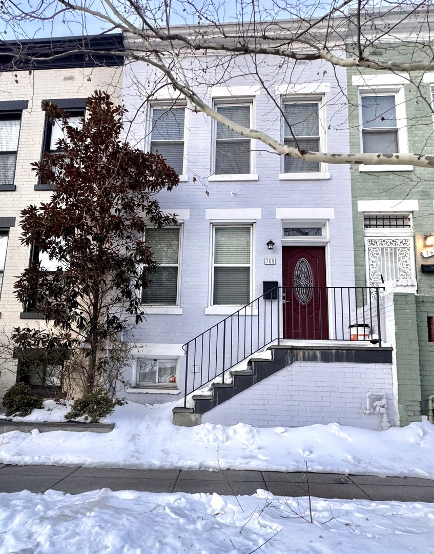 Washington House: 769 Kenyon Street NW,