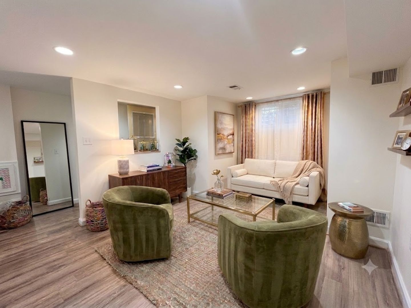 Washington House: 1446 Newton St NW