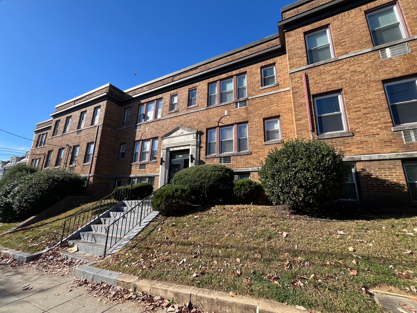 Washington Apartment: 5524 8th St NW