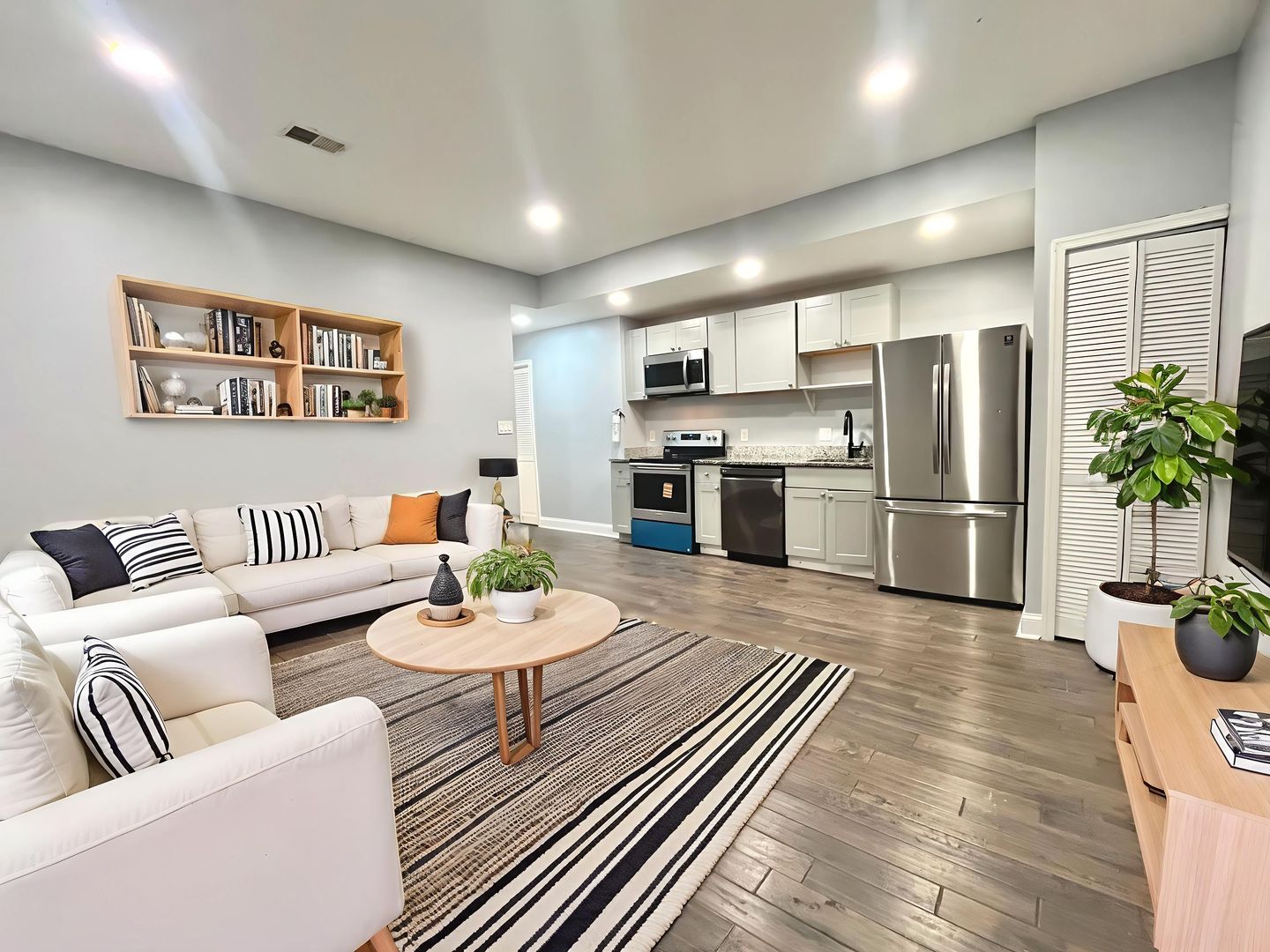 Washington Apartment: 1222 Missouri Ave NW