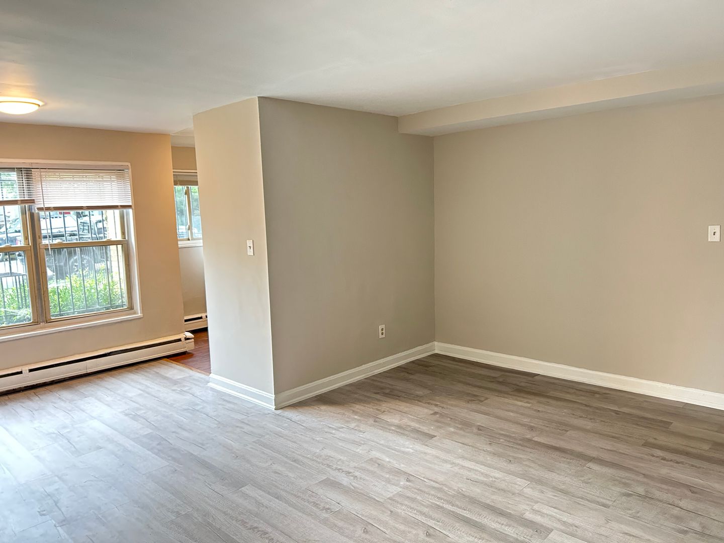 Washington Apartment: 612 12th St NE