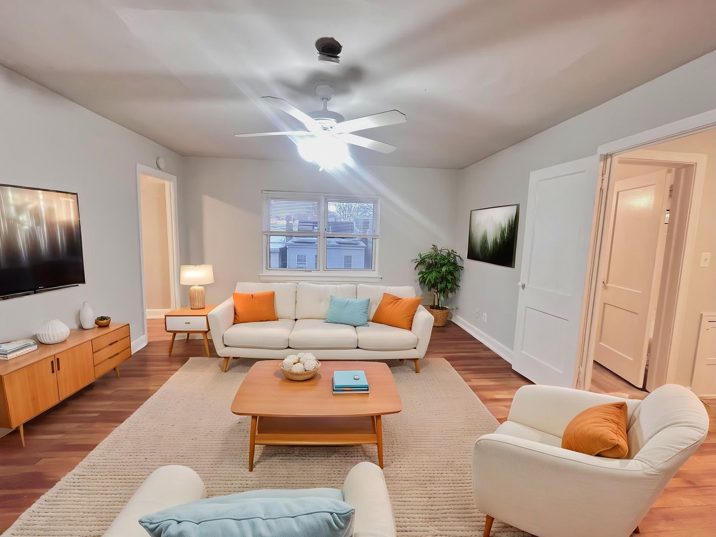 Washington Apartment: 220 Allison St NW