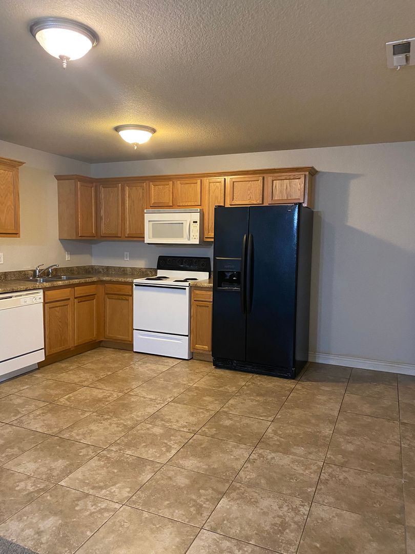 3 bedroom 2 bath duplex with 2 Car Garage in Branson MO