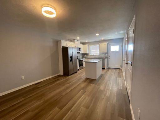 Luxury Lake Living Starts Here – Brand-New 2 Bed, 2 Bath House in Kimberling City- Year Round Vacation Home