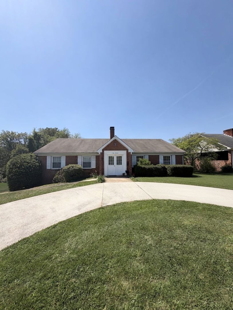 Lynchburg Apartment: 919 Sandusky Drive