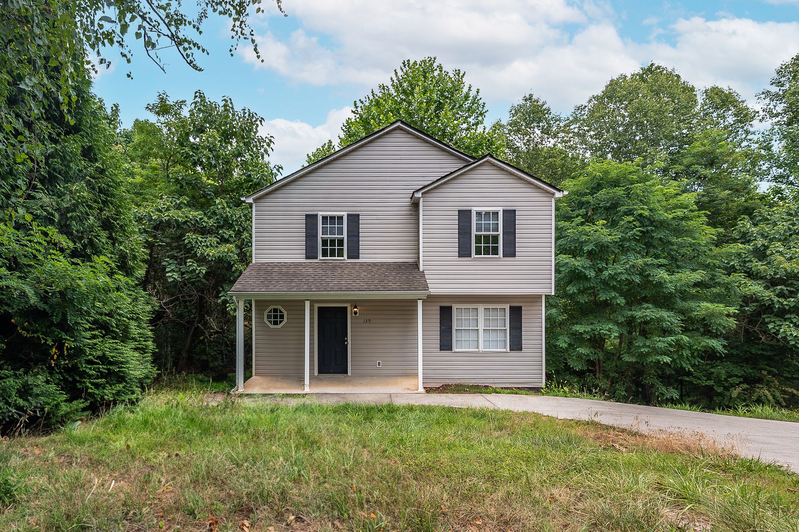 Lynchburg House: 139 Acres Court