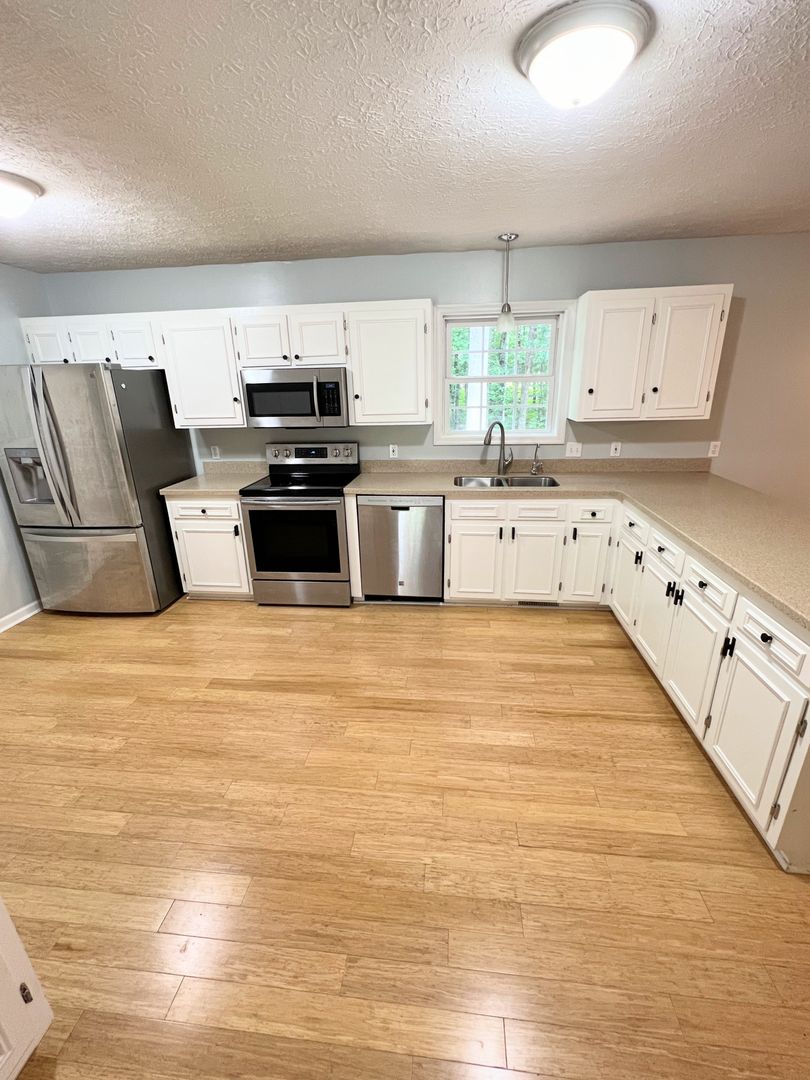 108 Fieldstone Court 8 of 12