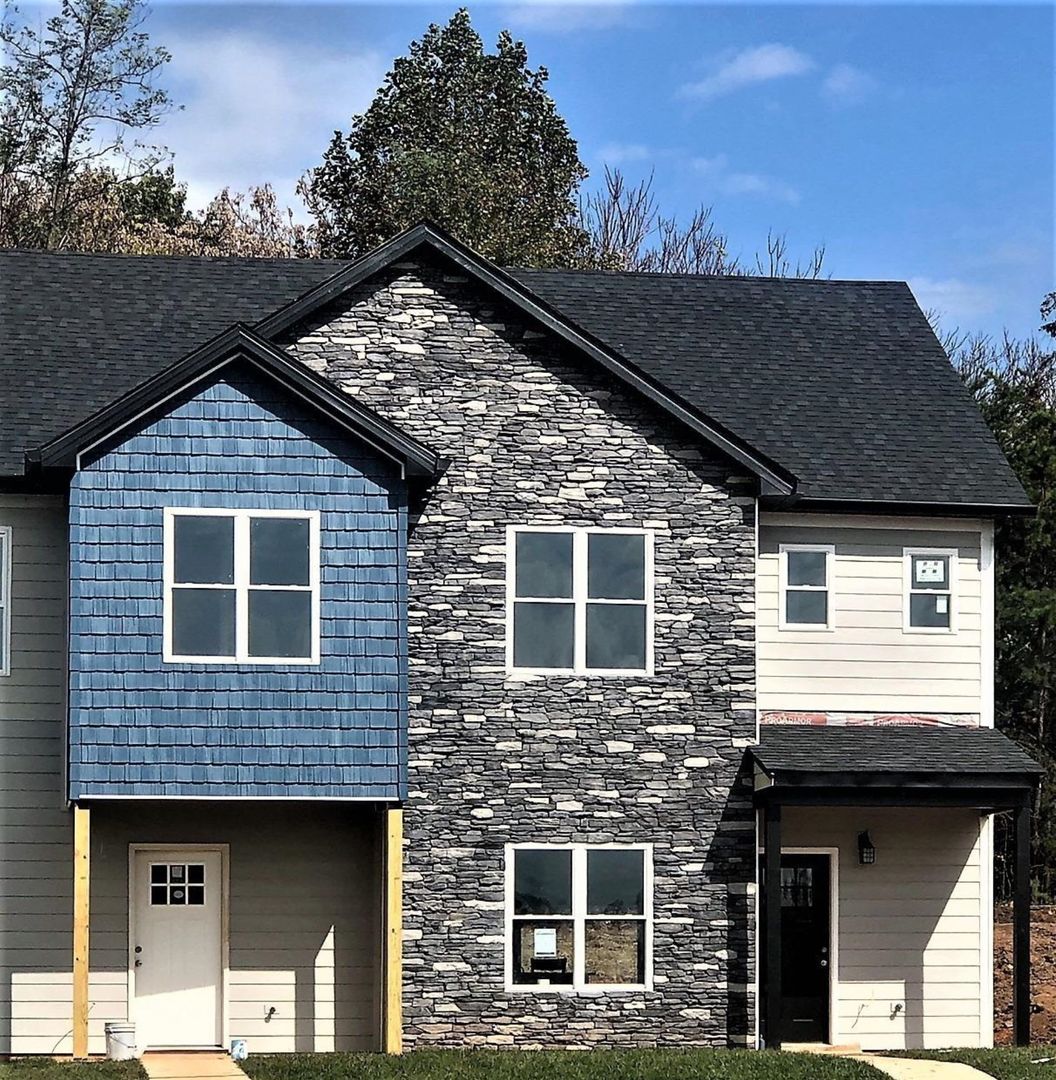 Lynchburg Townhome: 7 Emanuel Road