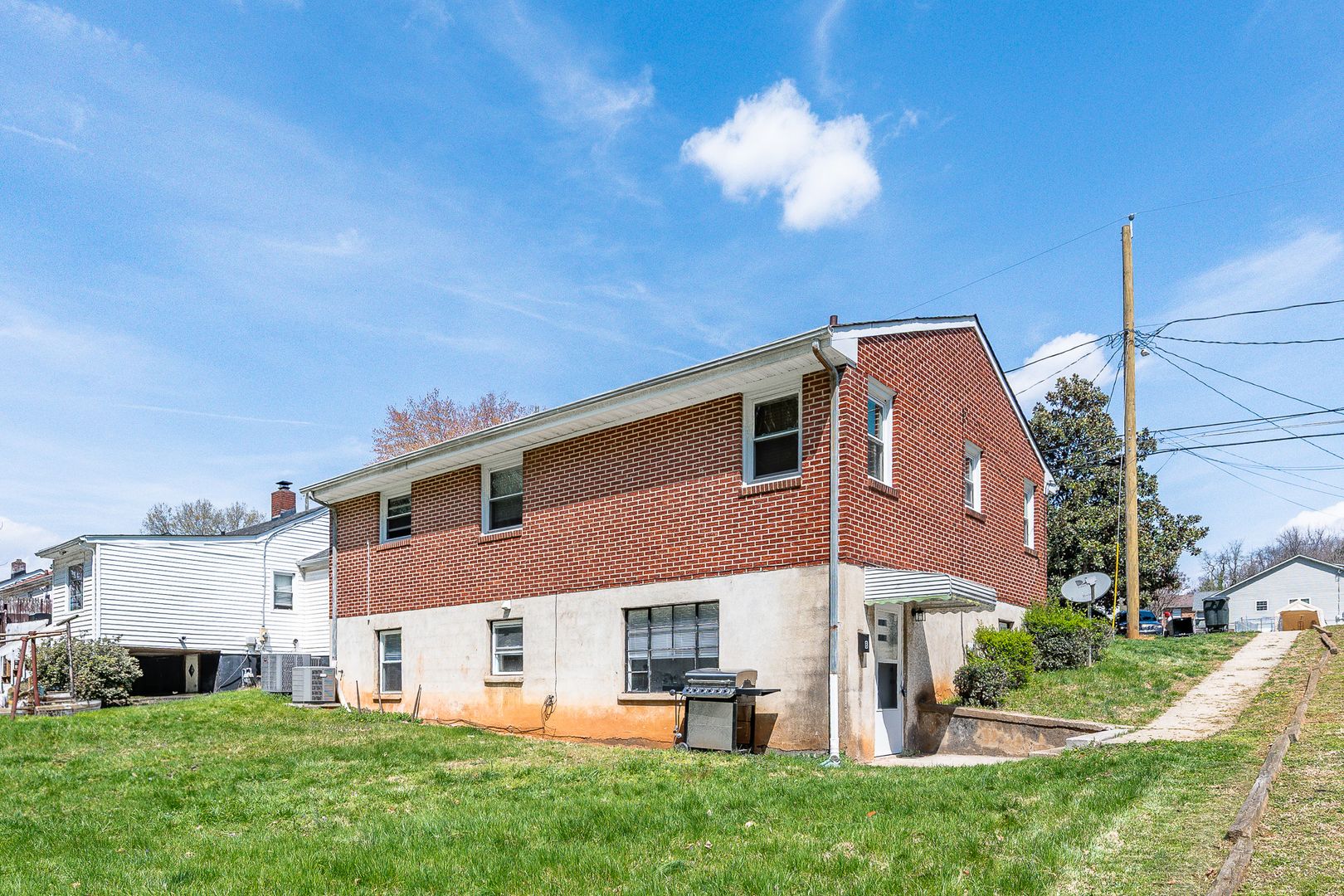 Lynchburg Apartment: 805 McCausland Street