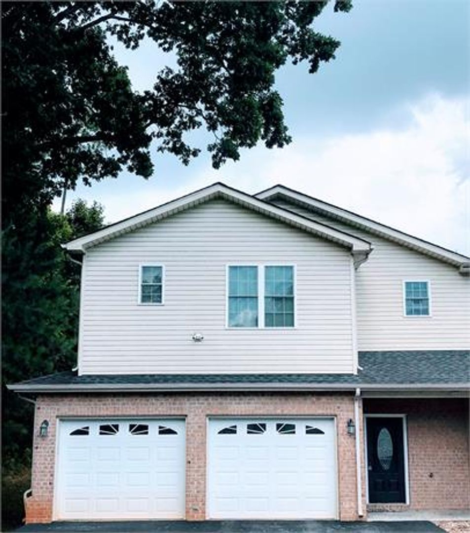 Forest House: 1199 Sleepy Oak Lane