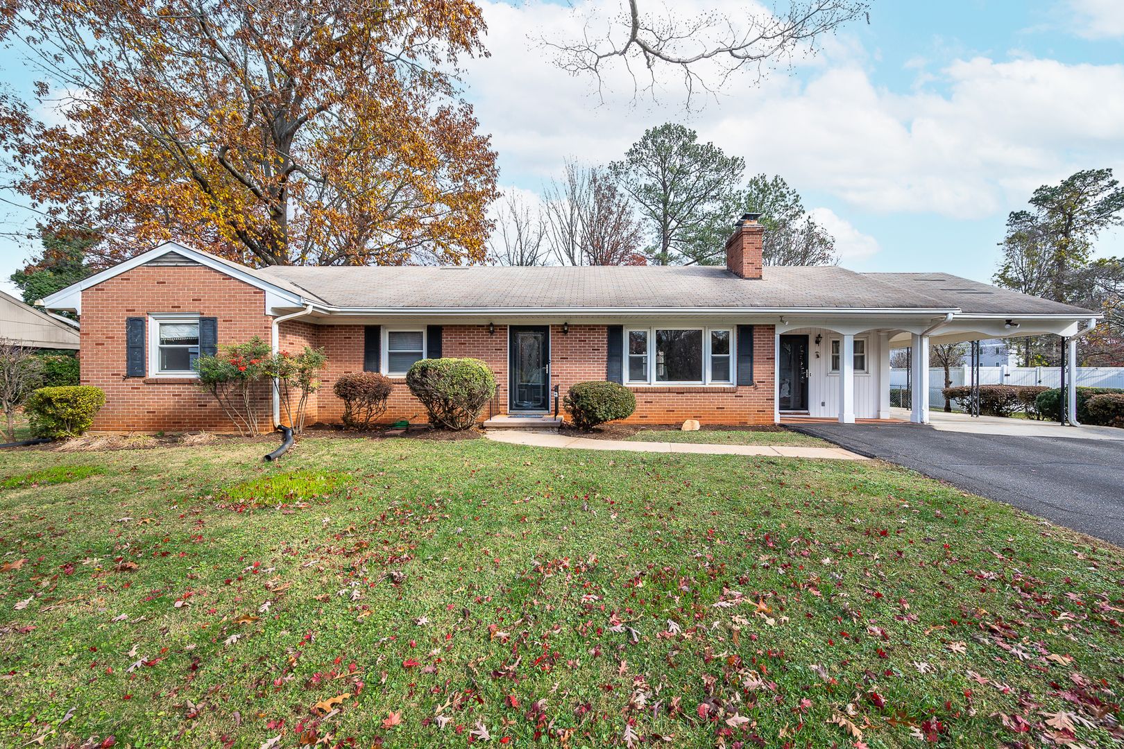 Lynchburg House: 1422 Brookville Lane