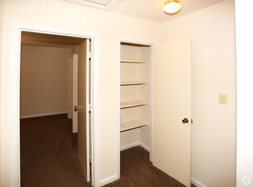 Quail Hollow Apartments