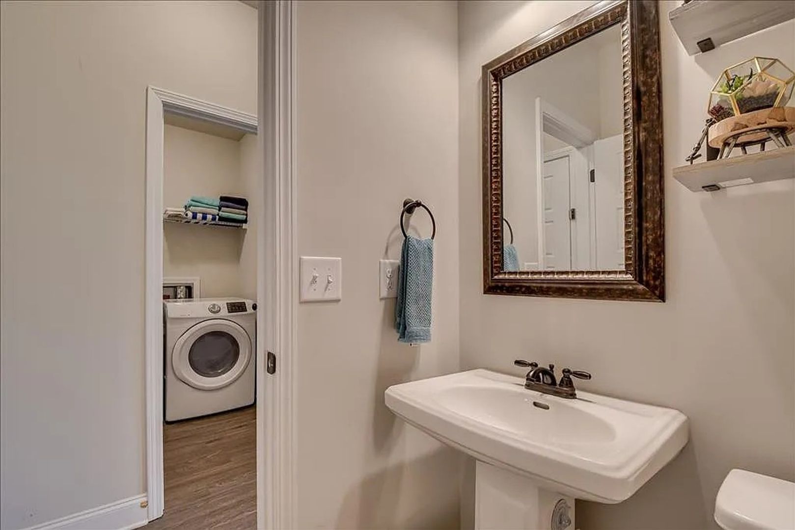 Laundry room at 285 149 Beallwood Dr