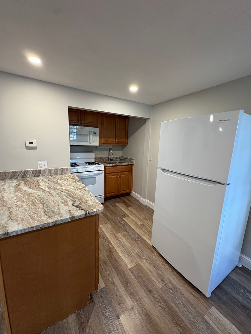 Beverly Apartment: 62 Cabot