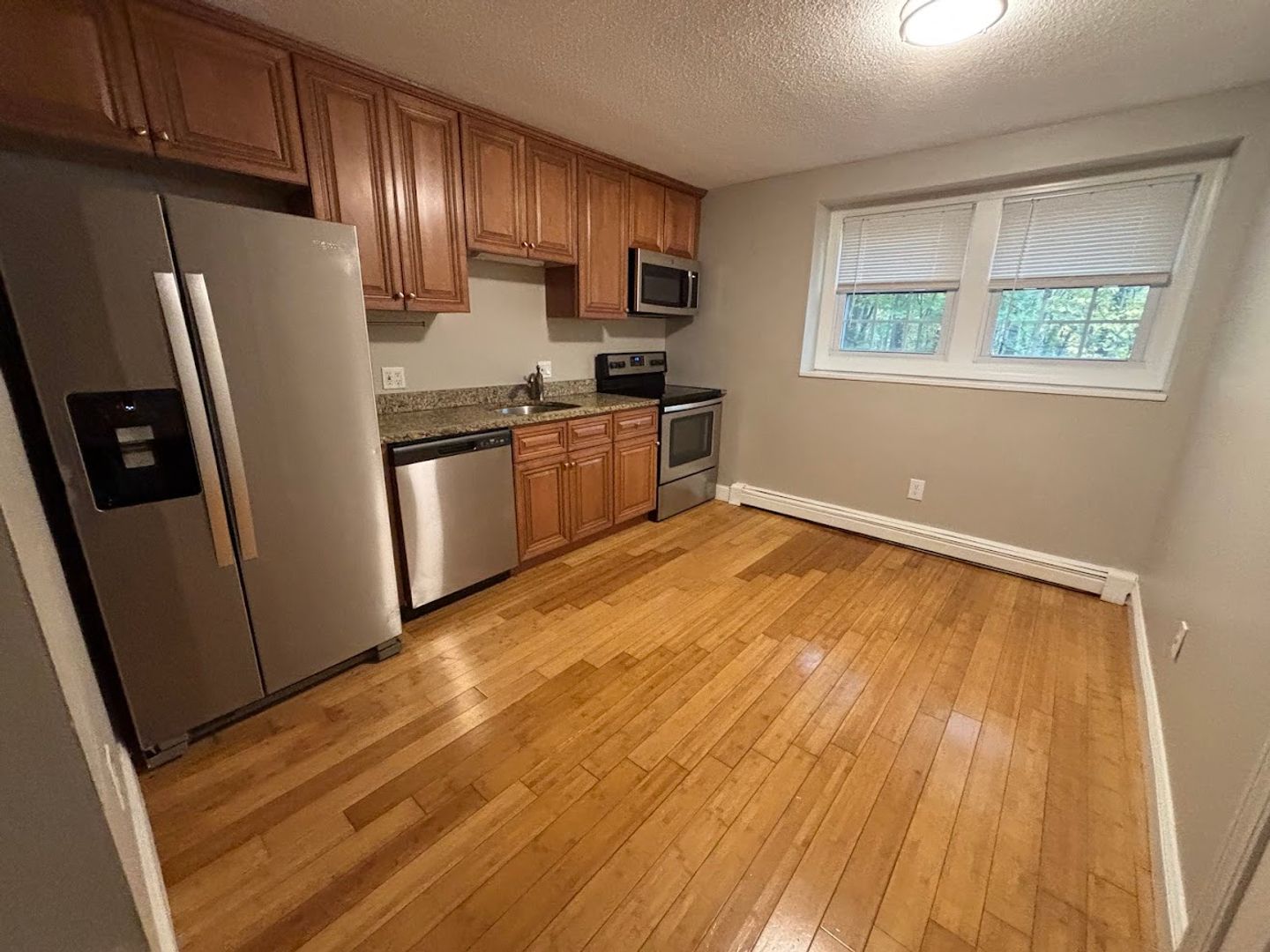 Londonderry Apartment: 14-35 Stonehenge Rd