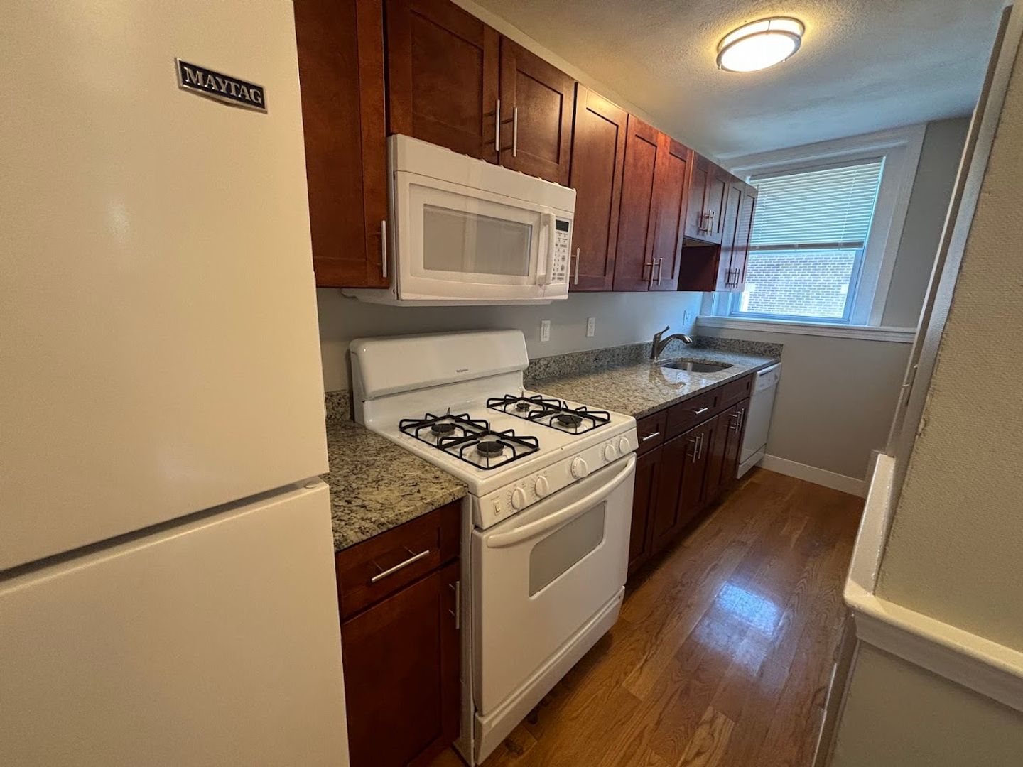 Salem Apartment: 260 Washington St