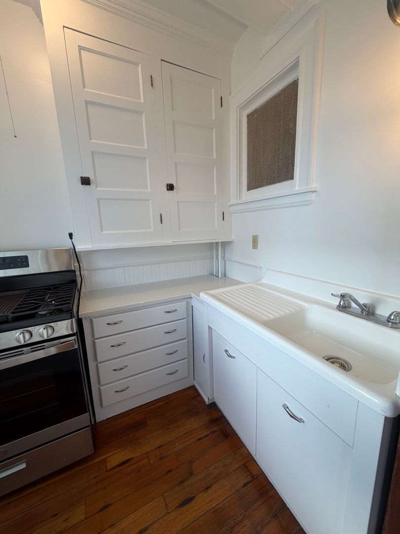 Salem Apartment: 1 Harbor St