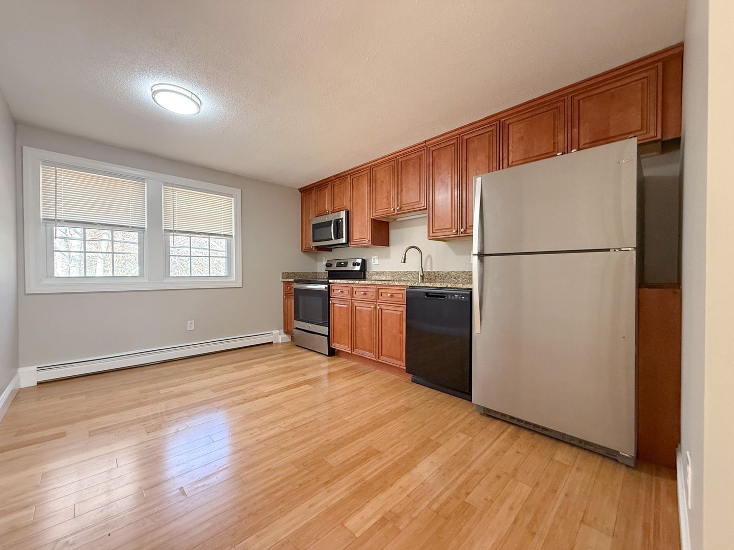 Londonderry Apartment: 14-35 Stonehenge Rd