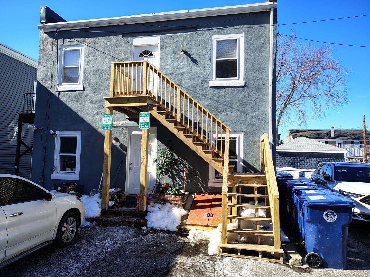 Salem Apartment: 122 Boston St