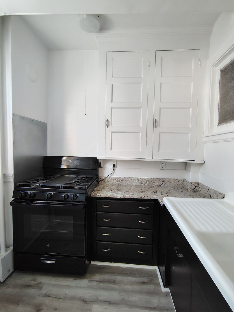 Salem Apartment: 1 Harbor St