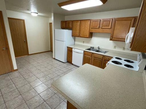 1ST MONTH FREE W/ A 13 MONTH LEASE!
