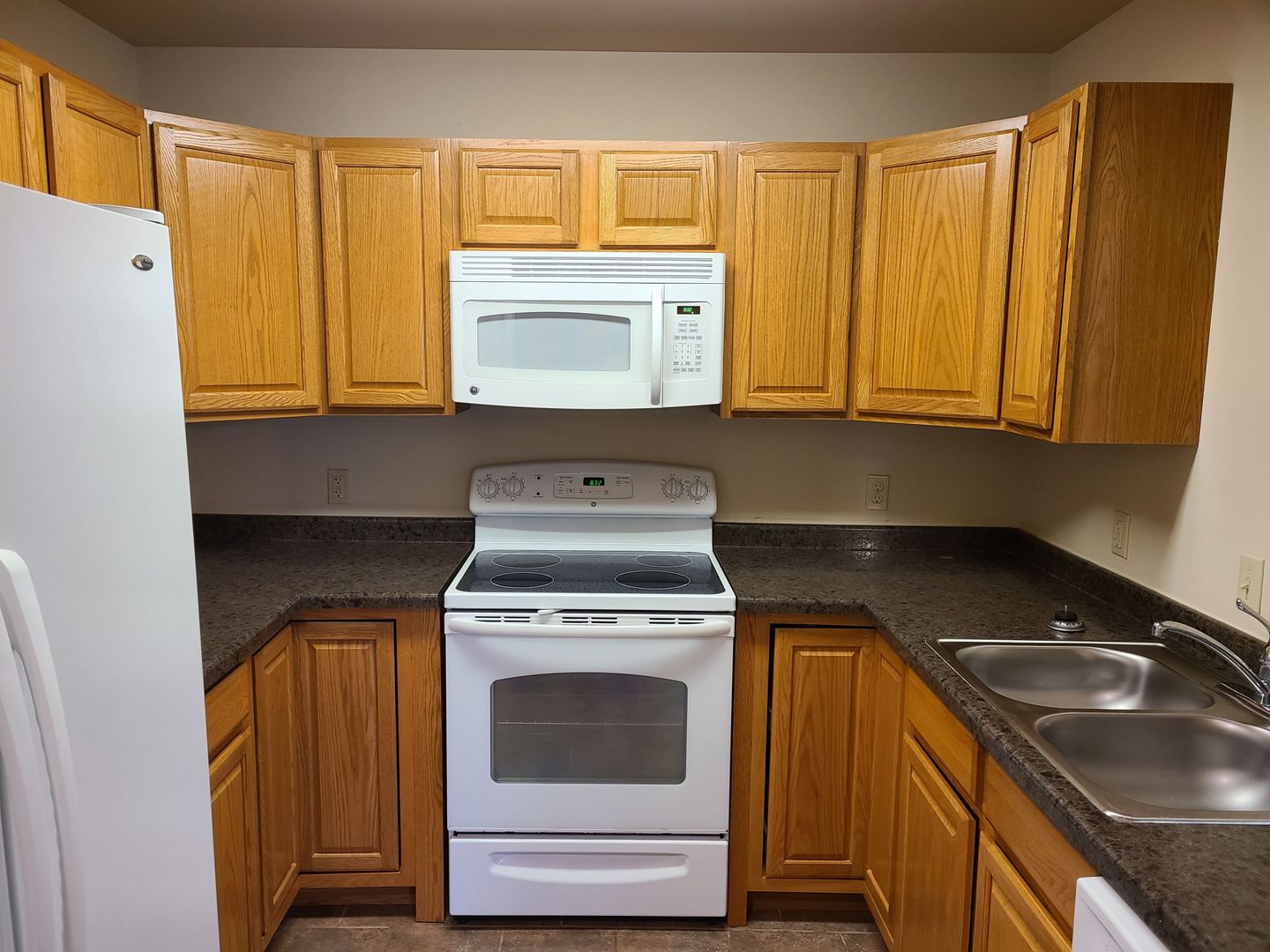 Onalaska Apartment: 843 Oak Ave N