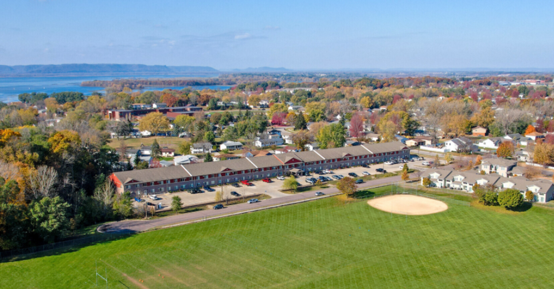Onalaska Apartment: 843 Oak Ave N
