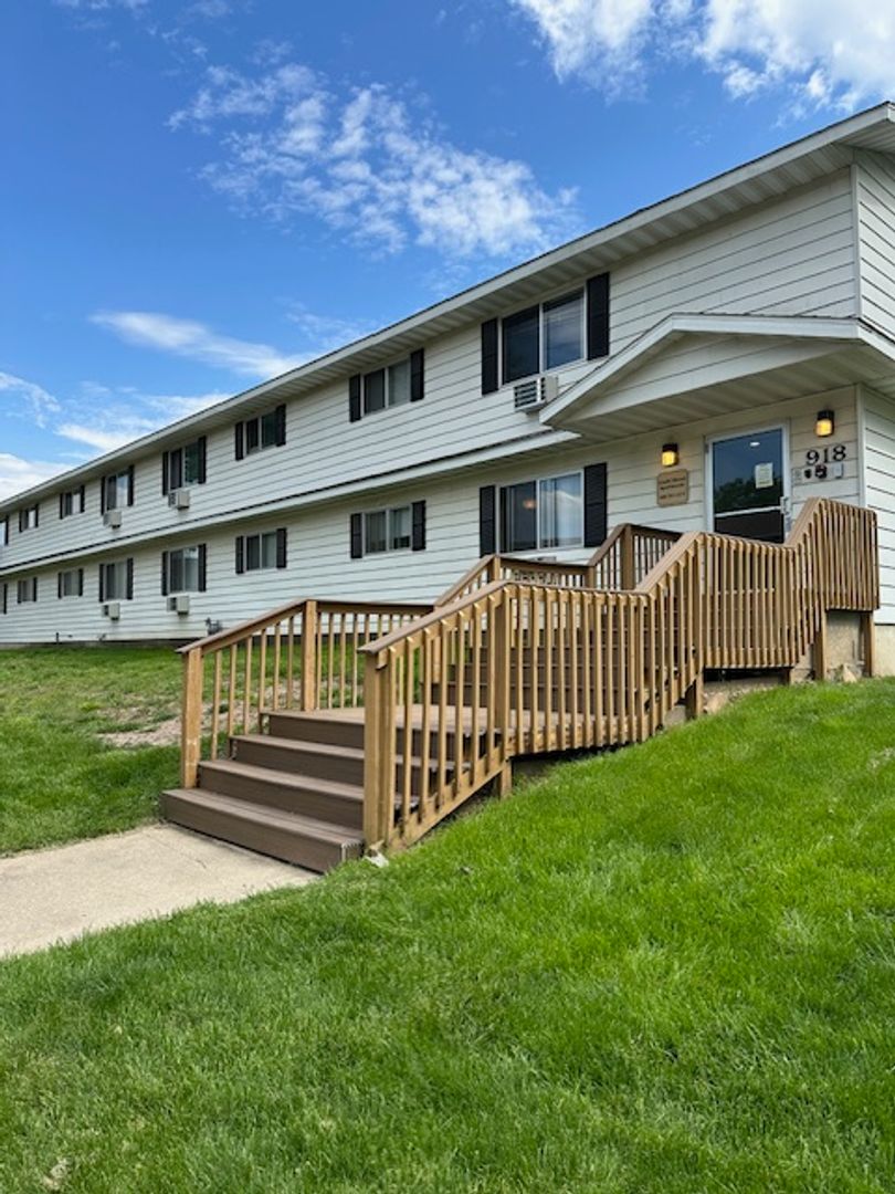 La Crosse Apartment: 918  920 Gould Street