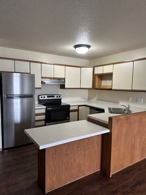 1st Month FREE! Extra Large 1 Bedroom with Stunning Bluff Views! – photo 1
