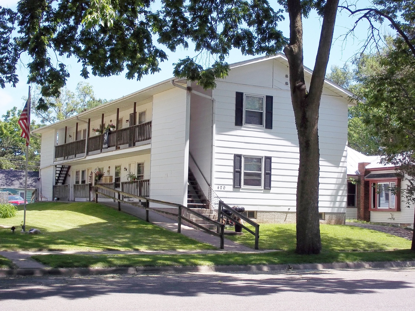 La Crosse Apartment: 918  920 Gould Street