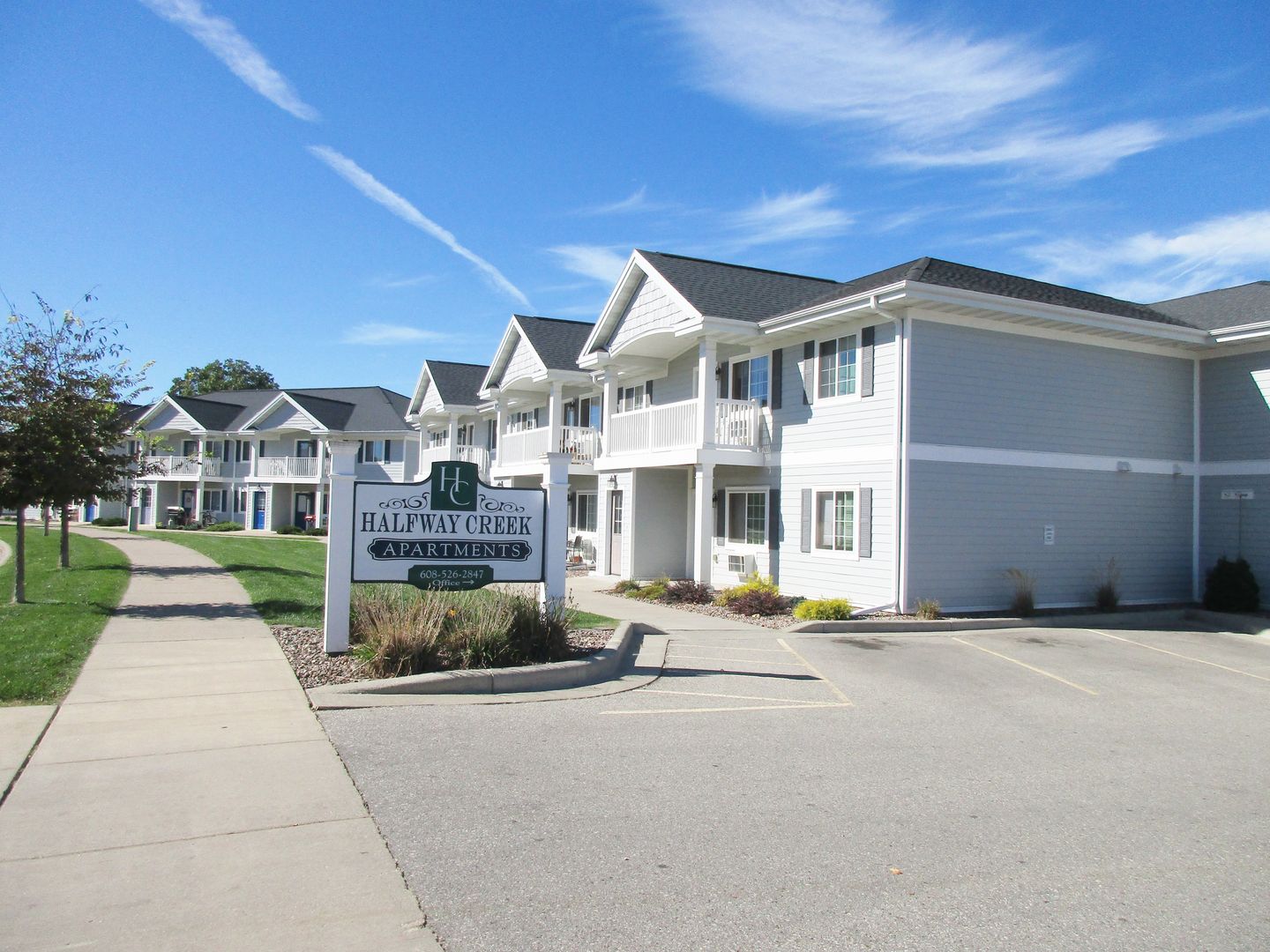 Holmen Apartment: 970 Linden Dr