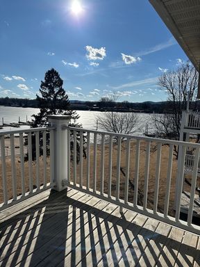 Top-Floor 1-Bedroom with Breathtaking Southern River Views! – photo 1