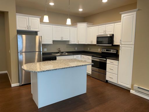 Beautiful 2-bedroom Apartment with Prairie Land Views!