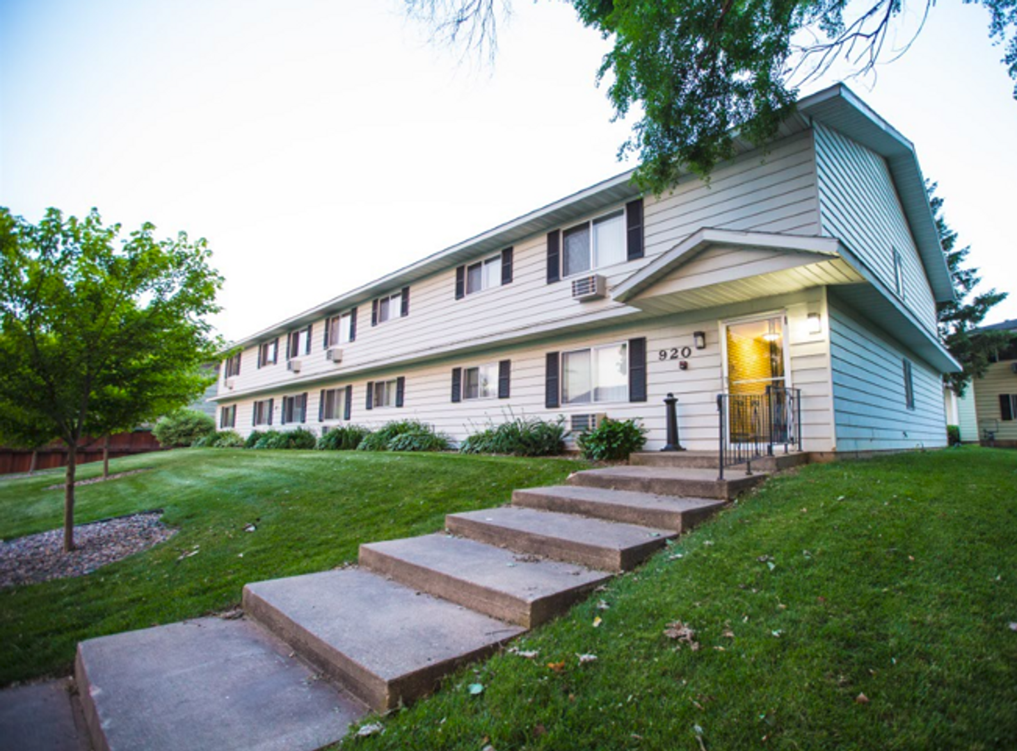 La Crosse Apartment: 918  920 Gould Street