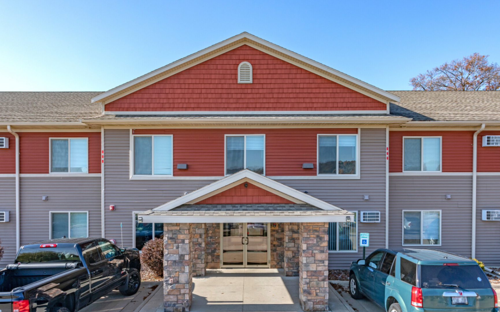 Onalaska Apartment: 843 Oak Ave N