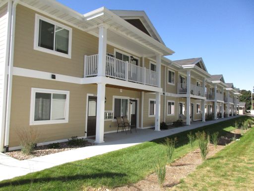 Spacious 1st-Floor 2BR/2BA with Private Entrance – Bluff View Apartments! – photo 1