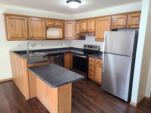 Remodeled 1 Bedroom Available Now! – photo 1