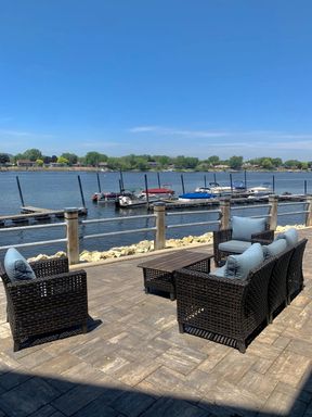 1st Month FREE! Top Floor 1 Bedroom with Bluff Views! – photo 1
