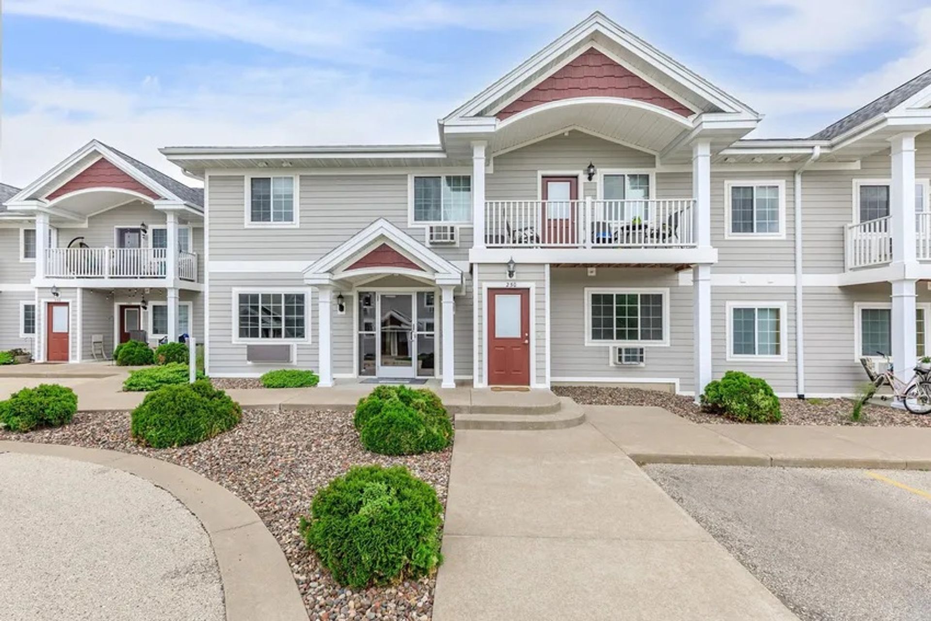 Onalaska Apartment: 1420 Greenbay Street