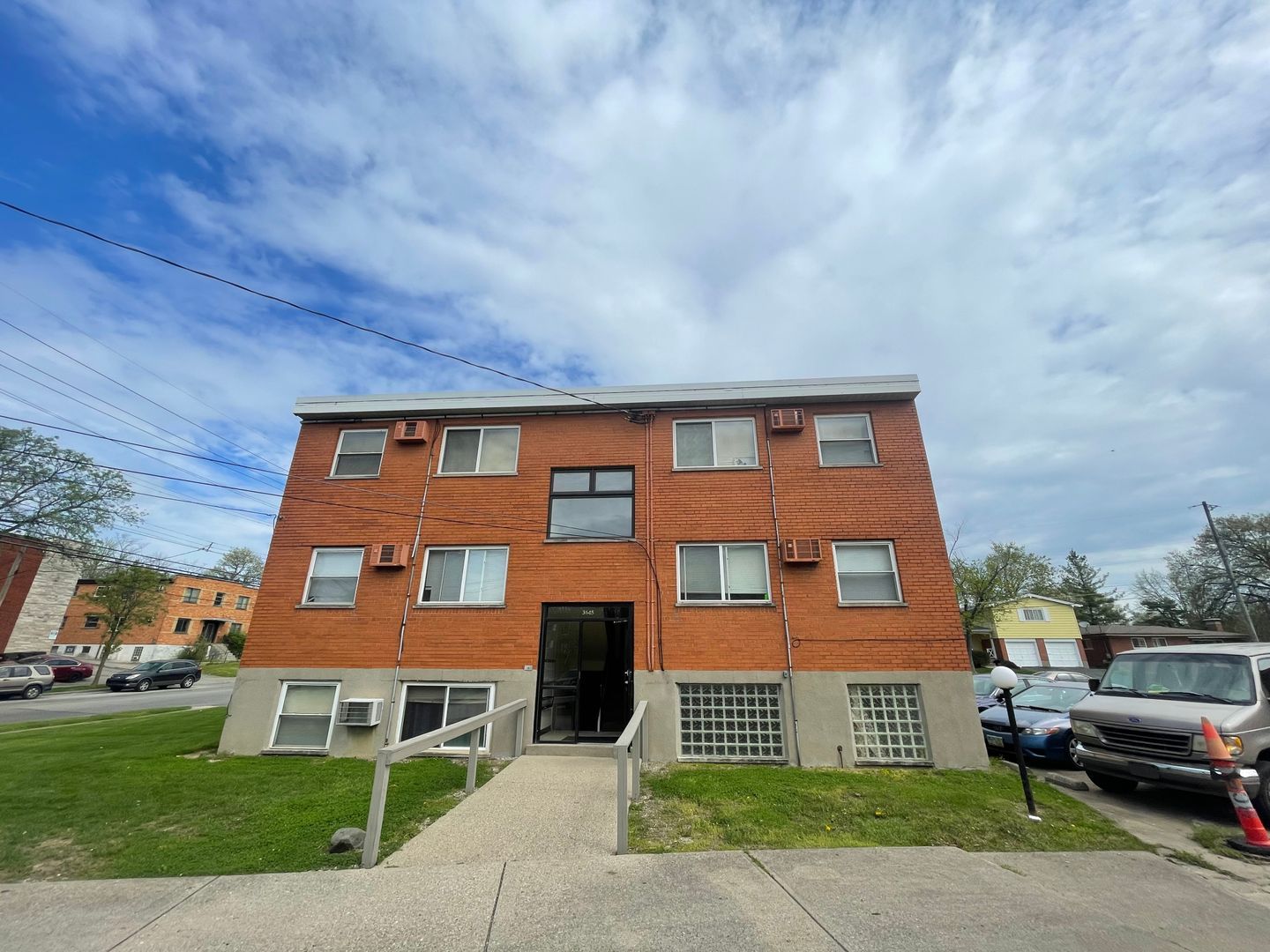 Cincinnati Apartment: 3645 Parkcrest Ln./Janlin Ct.