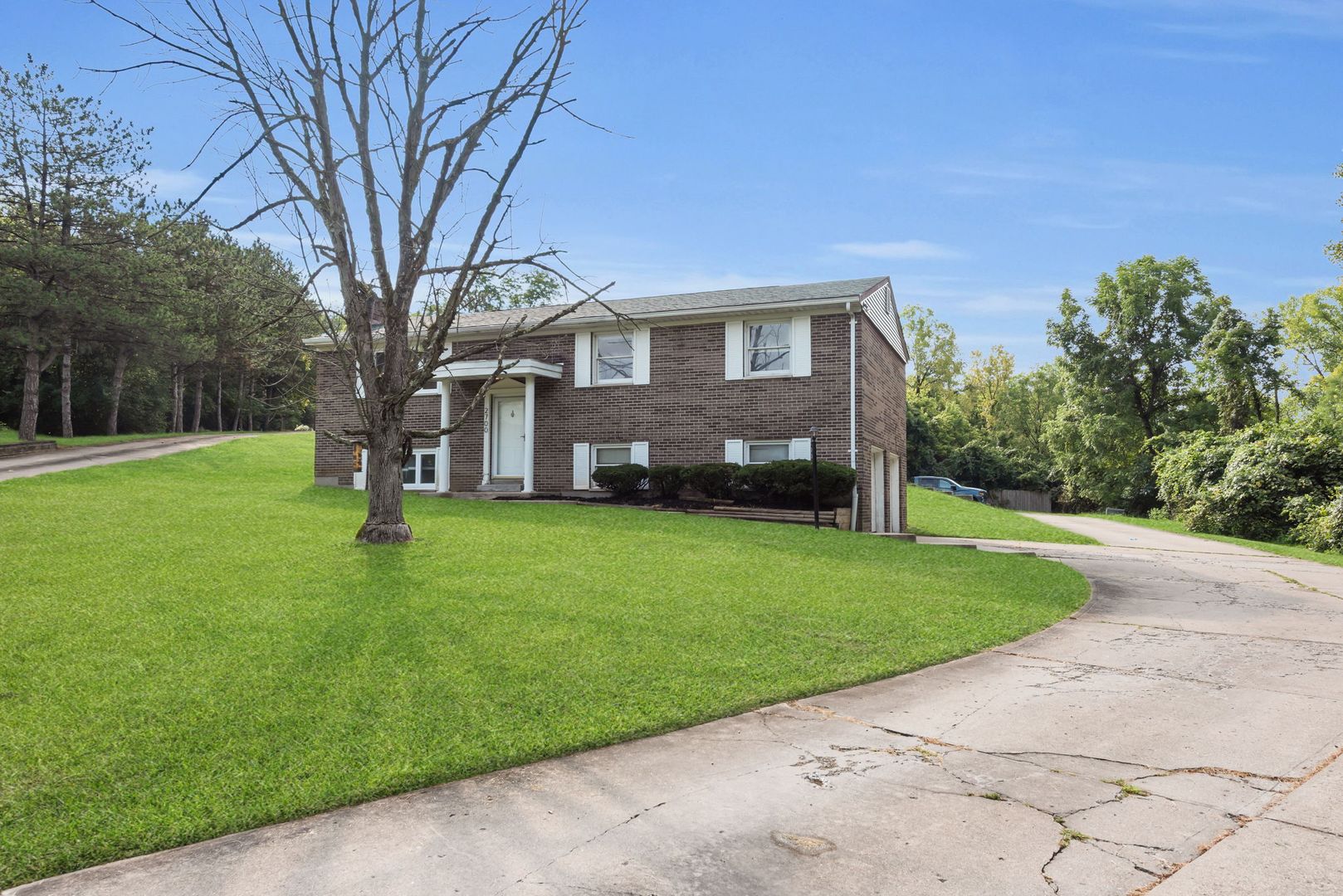 PHC- QUEENSWOOD DR. 2700 3 of 12