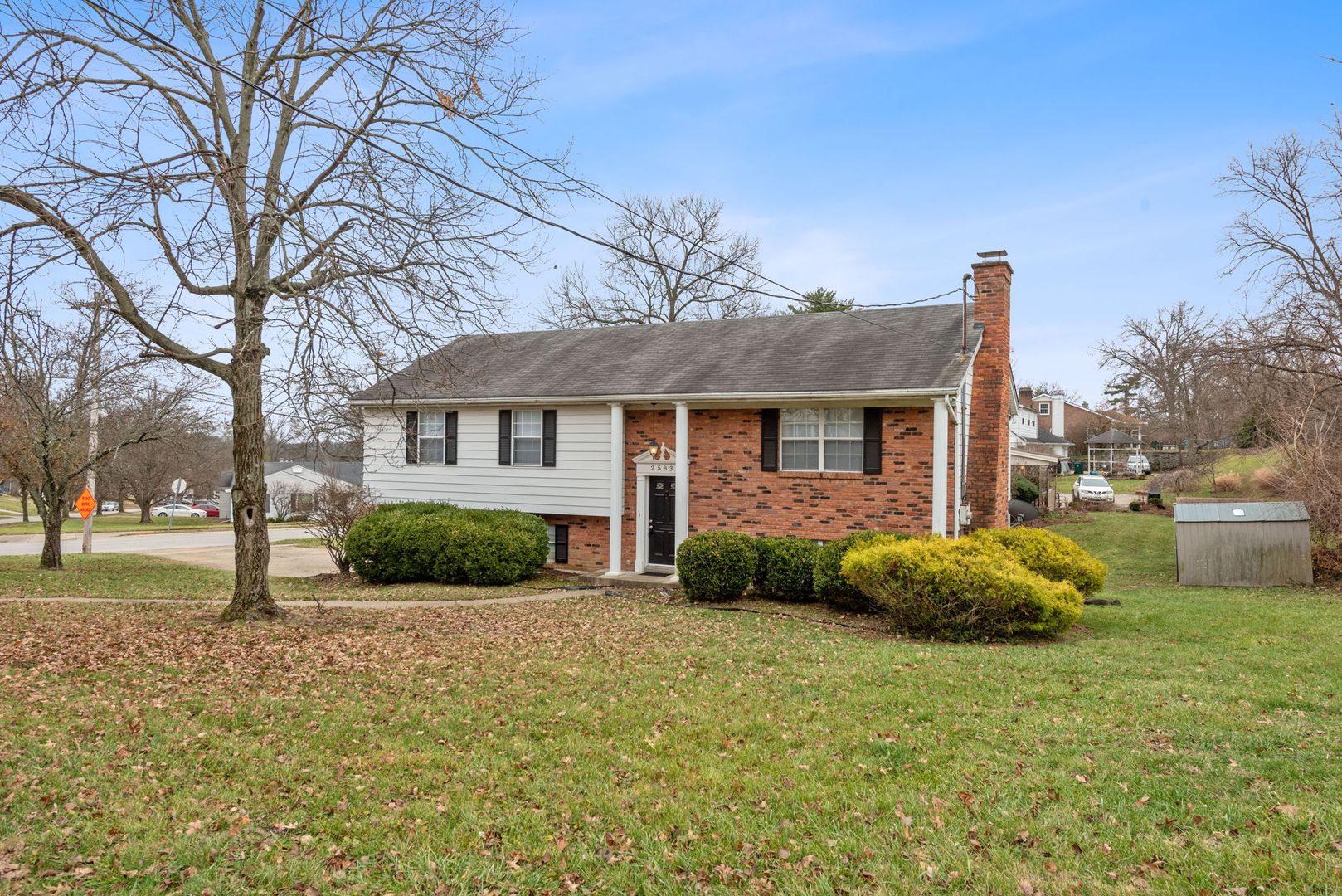 Cincinnati House: 2583 Fleetwood Ave.